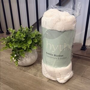 hythe White Bubble Blanket - Plush Throw
